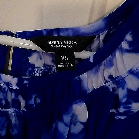 Top - Picture 2 of 3